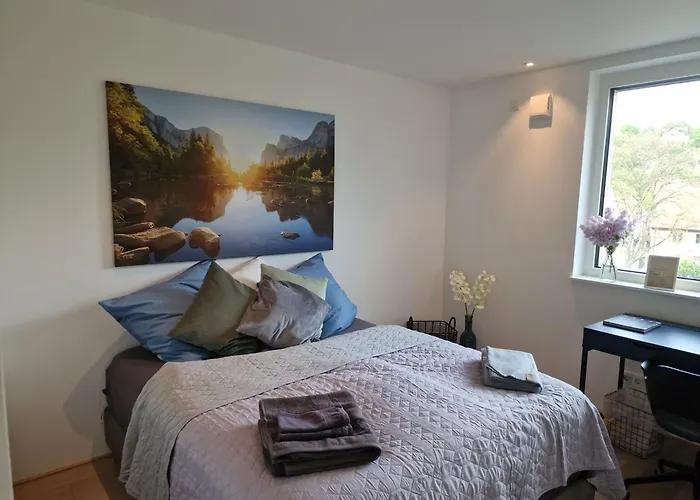 Stadtnahes Gaestezimmer Im Penthouse Bei Esi
