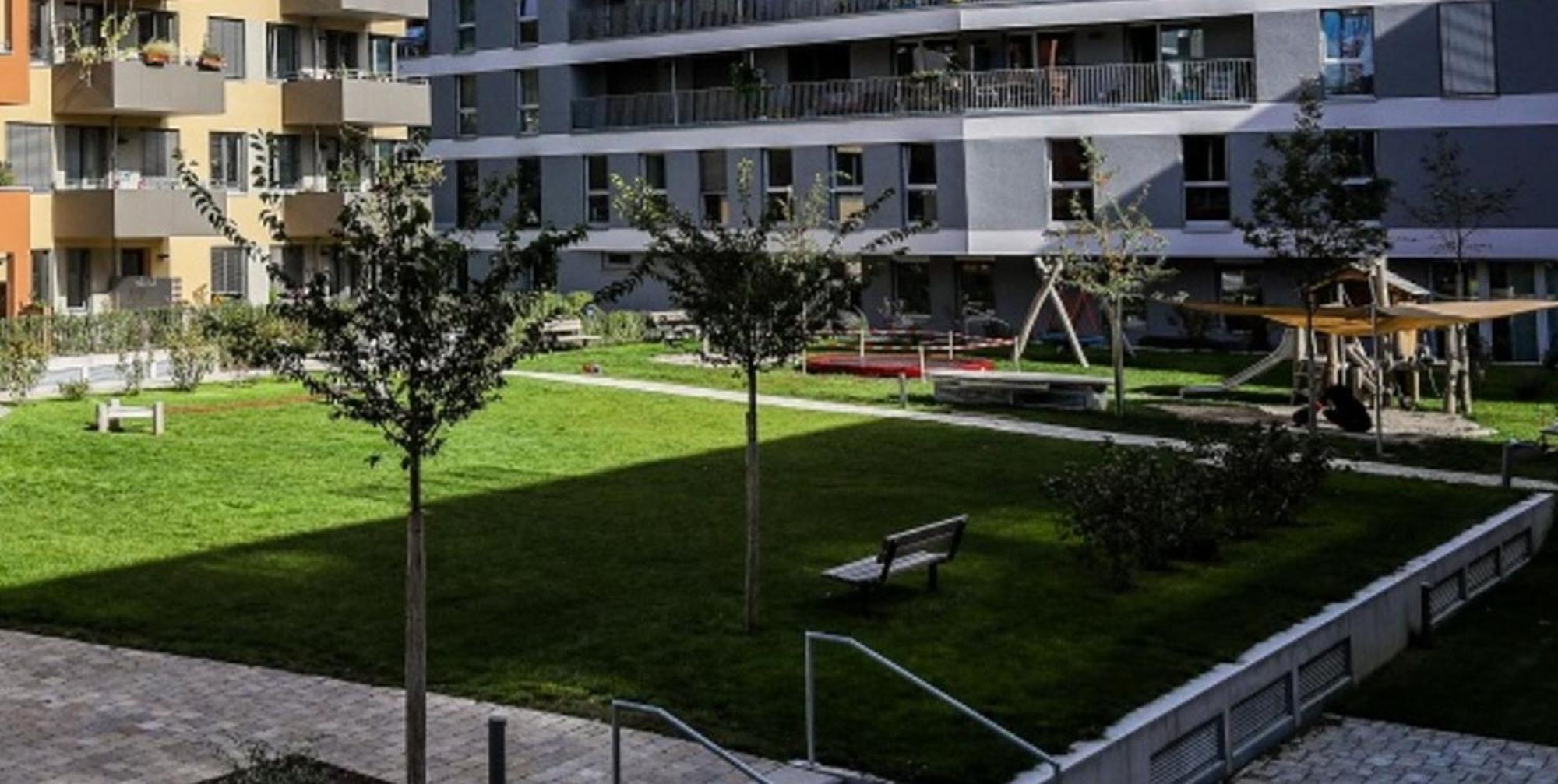 Homestay Stadtnahes Gaestezimmer Im Penthouse Bei Esi