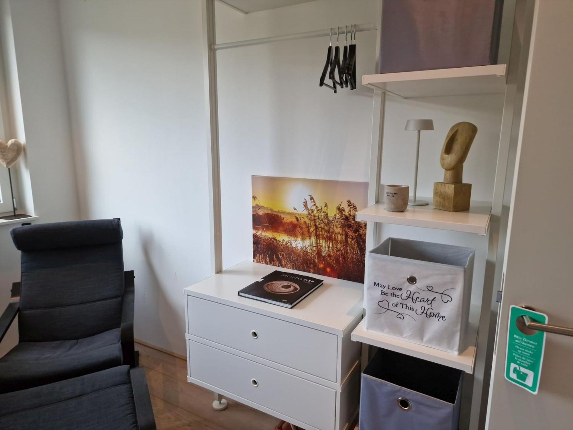 Homestay Stadtnahes Gaestezimmer Im Penthouse Bei Esi *