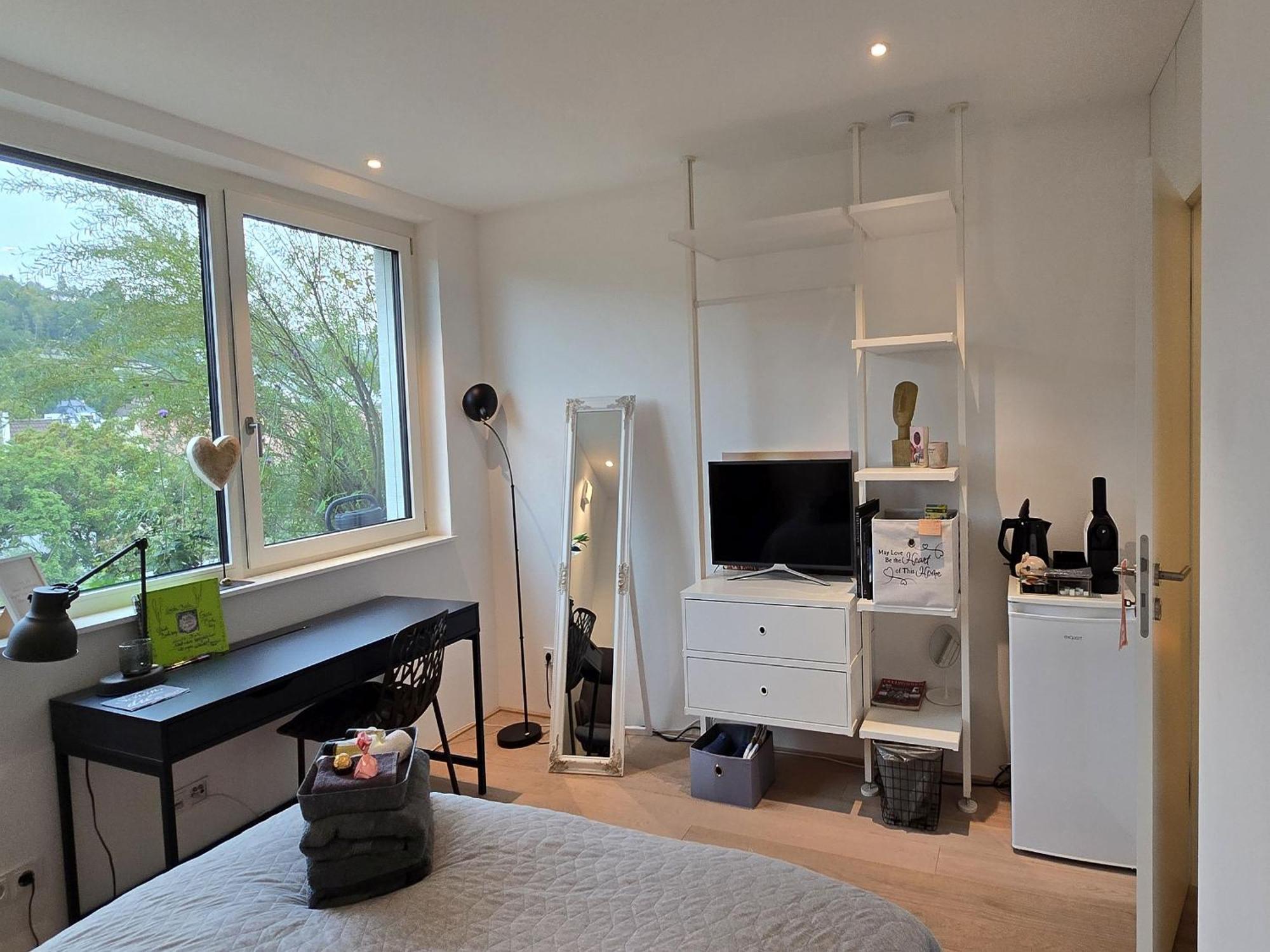Stadtnahes Gaestezimmer Im Penthouse Bei Esi Homestay