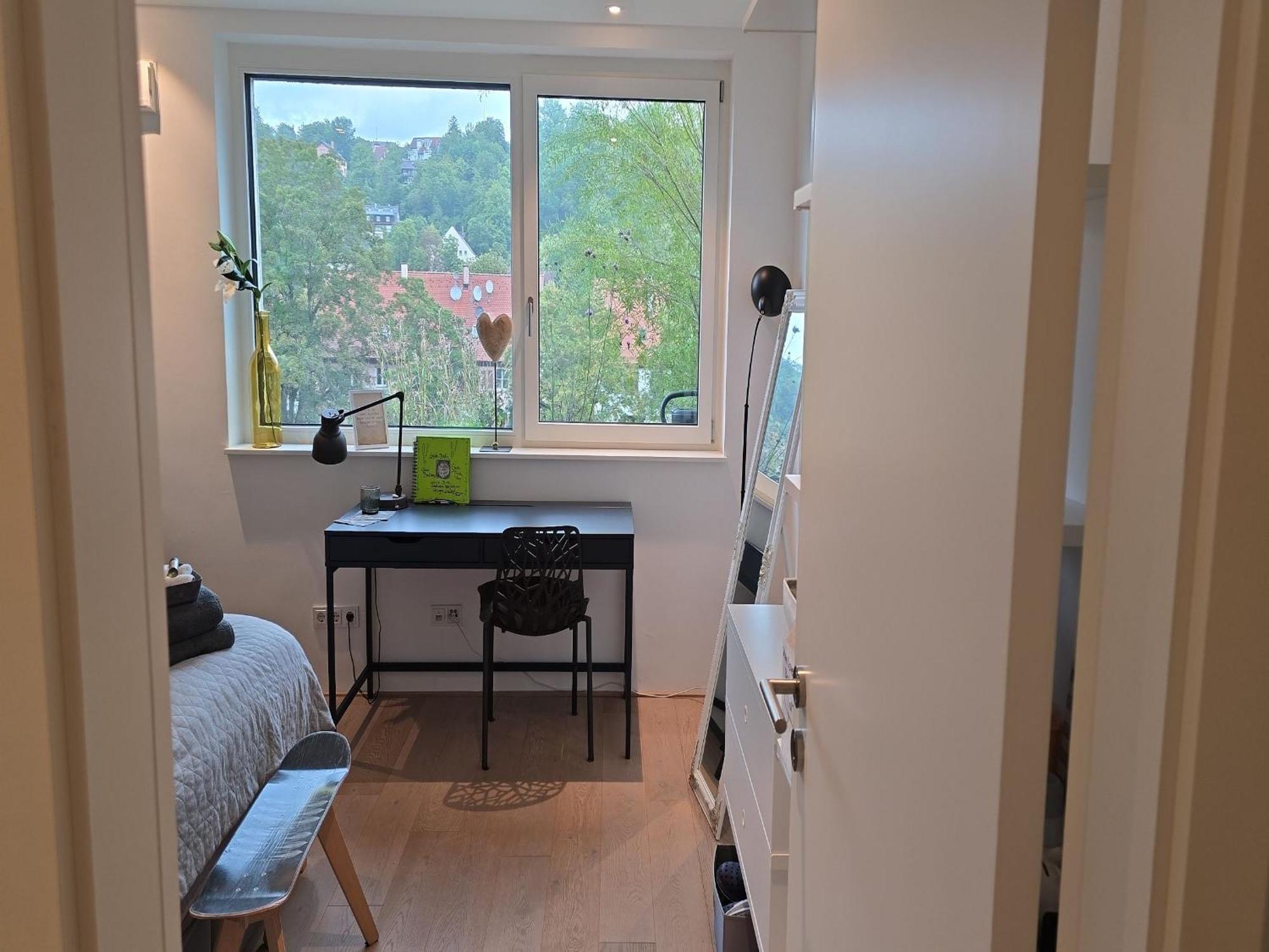 Stadtnahes Gaestezimmer Im Penthouse Bei Esi Homestay